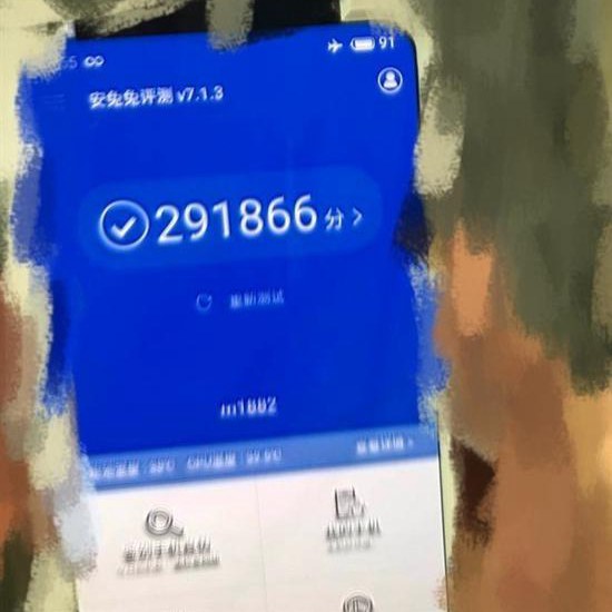 魅族16黑白真机曝光：屏占惊人 安兔兔跑分29万分