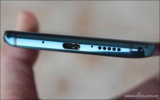 16 HUAWEI Mate 20底部设计