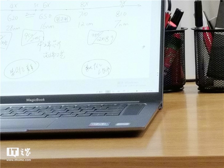 华为很穷，荣耀赵明的Windows 10没激活2.png